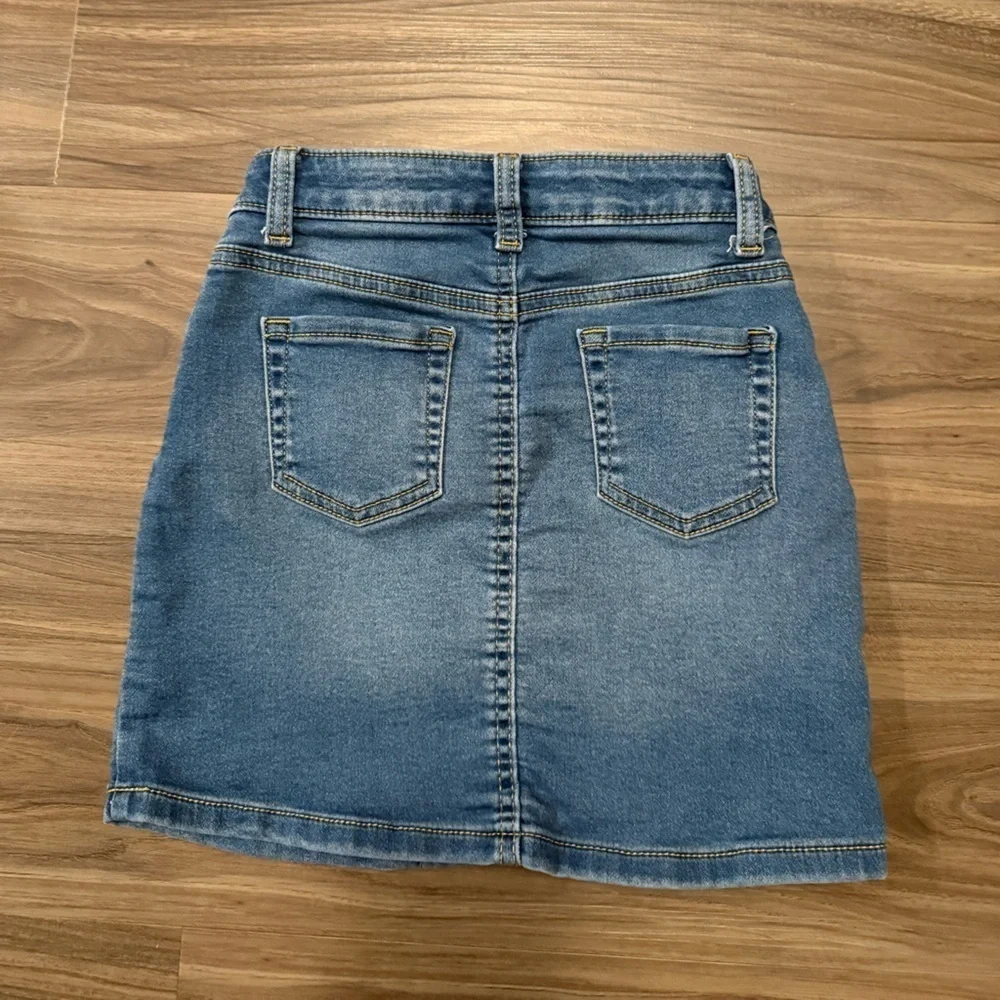 Cat & Jack Girls Ultimate Stretch Blue Denim Skirt size S 6/6X